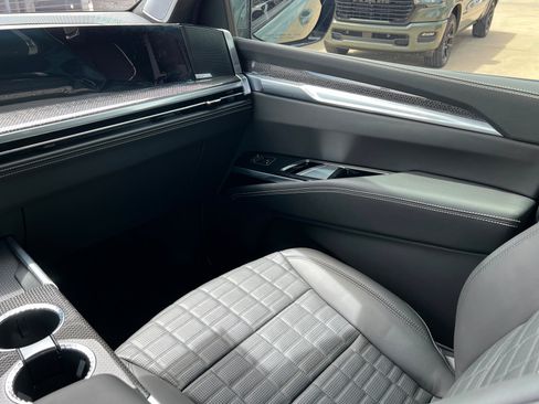 Certified 2025 Cadillac Escalade V w/ LPO, ONYX Package AWD/4WD image 11