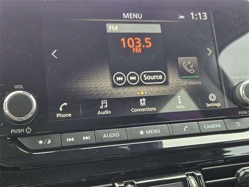 Used 2024 Nissan Pathfinder SV w/ SV Premium Package image 8