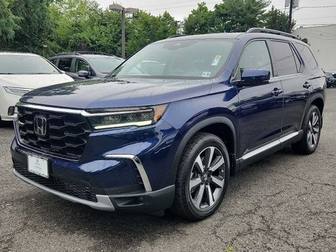 Certified 2023 Honda Pilot Touring image 3