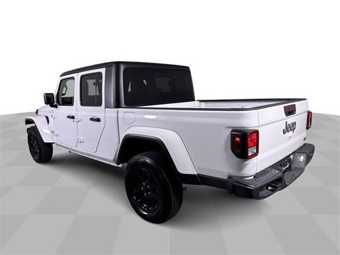 Used 2023 Jeep Gladiator Overland image 6