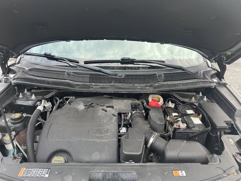 Used 2017 Ford Explorer XLT w/ Equipment Group 202A image 14