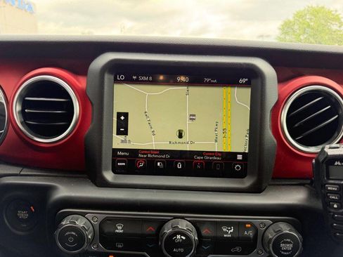 Used 2019 Jeep Wrangler Unlimited Rubicon AWD/4WD image 13