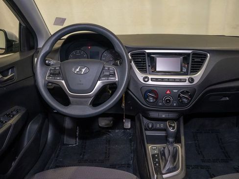 Used 2019 Hyundai Accent SE image 2