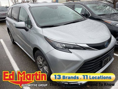 Certified 2024 Toyota Sienna XLE image 1