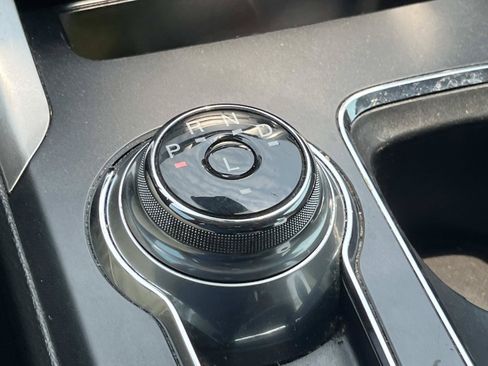 Used 2019 Ford Fusion SE FWD image 34