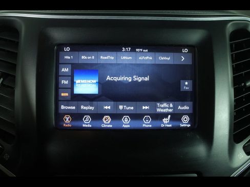 Used 2019 Jeep Cherokee Latitude Plus w/ Comfort/Convenience Group FWD image 20