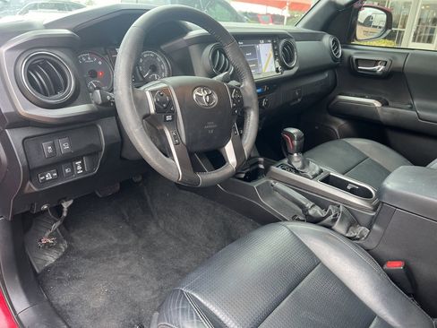 Used 2022 Toyota Tacoma TRD Sport w/ TRD Premium Sport Package image 12