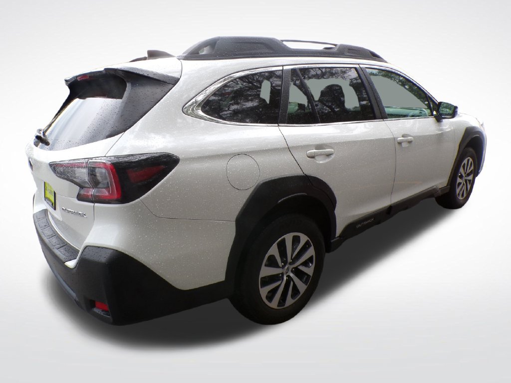 Used 2025 Subaru Outback Premium AWD/4WD image 7