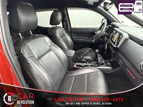 Used 2018 Toyota Tacoma TRD Sport AWD/4WD image 34