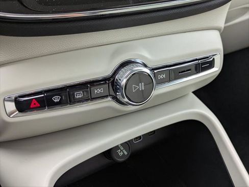 New 2026 Volvo XC40 B5 Ultra w/ Climate Package image 11