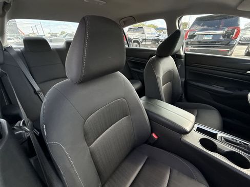 Used 2025 Nissan Altima 2.5 SV FWD image 27