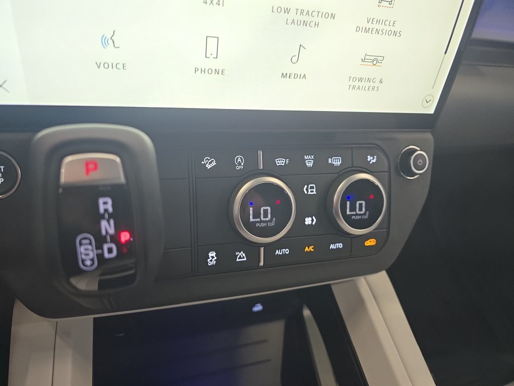 New 2026 Land Rover Defender 110 X-Dynamic SE AWD/4WD image 17