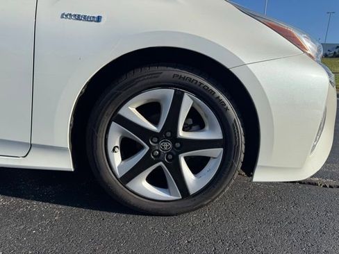 Used 2016 Toyota Prius Three Touring image 8