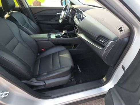 Used 2023 Nissan Rogue SV w/ SV Premium B Package FWD image 30