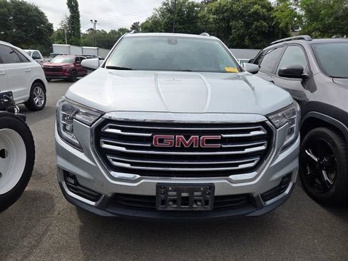 Used 2022 GMC Terrain SLT FWD image 2