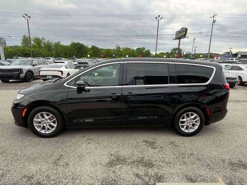 Used 2025 Chrysler Pacifica Select FWD image 30