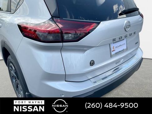 Used 2025 Nissan Rogue SV AWD/4WD image 29