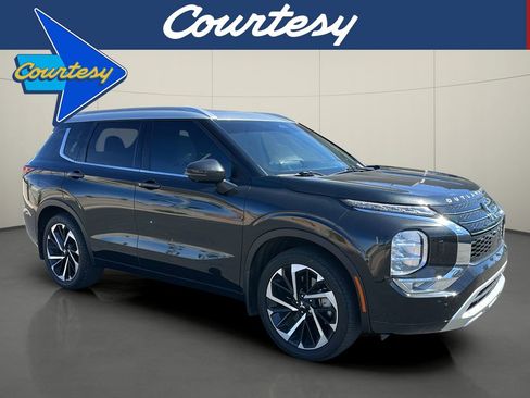 Used 2024 Mitsubishi Outlander SEL image 1