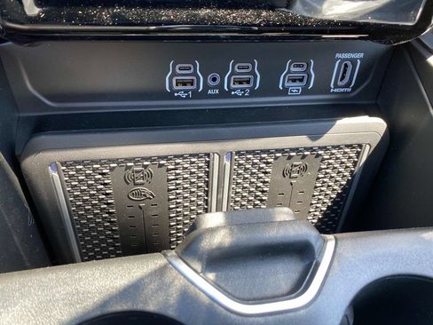 New 2026 RAM 1500 Laramie AWD/4WD image 14