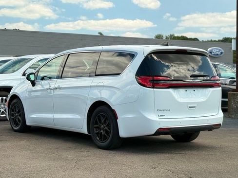 Used 2023 Chrysler Pacifica Touring-L FWD image 35