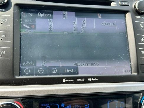 Used 2019 Toyota Highlander XLE AWD/4WD image 24