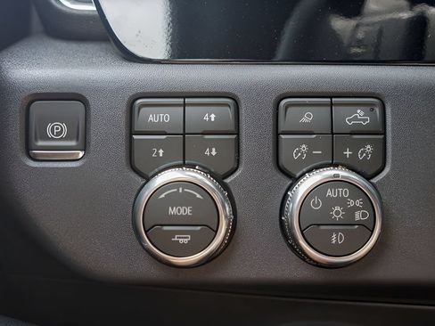 New 2026 GMC Sierra 1500 SLT AWD/4WD image 15