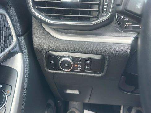 Used 2023 Ford Explorer XLT w/ Equipment Group 202A RWD image 27