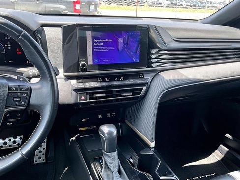 Used 2025 Toyota Camry SE FWD image 9