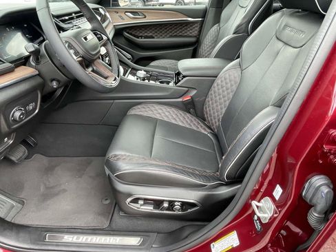 Used 2024 Jeep Grand Cherokee Summit w/ Luxury Tech Group V AWD/4WD image 12