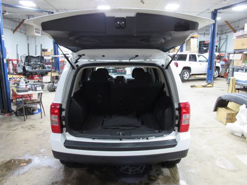 Used 2014 Jeep Patriot Latitude w/ Sun/Sound Group image 27