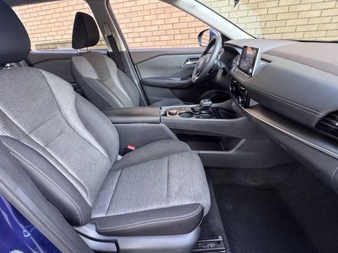 Used 2022 Nissan Rogue SV image 9