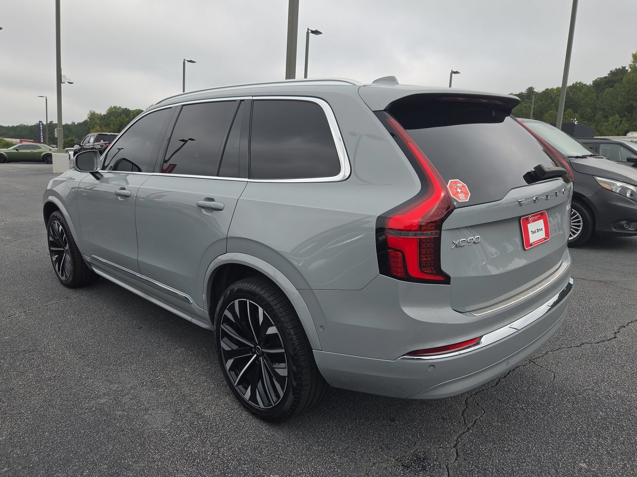 Used 2025 Volvo XC90 B5 Plus w/ Protection Package Premier AWD/4WD image 6