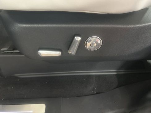 New 2025 Lincoln Navigator Reserve image 8