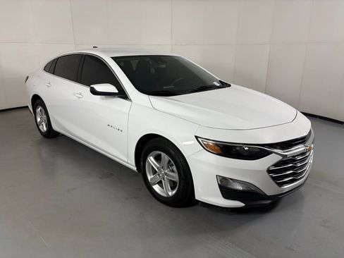 Used 2024 Chevrolet Malibu LS image 2
