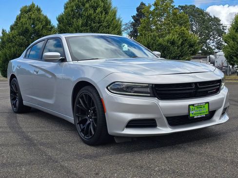 Used 2019 Dodge Charger SXT RWD image 7