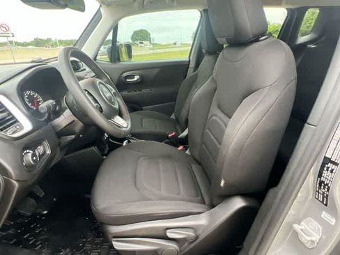 Used 2020 Jeep Renegade Latitude FWD image 11