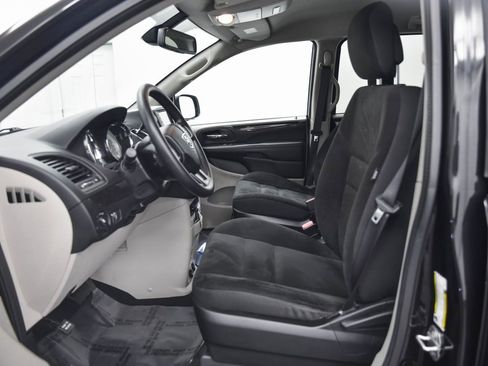 Used 2019 Dodge Grand Caravan SE image 11