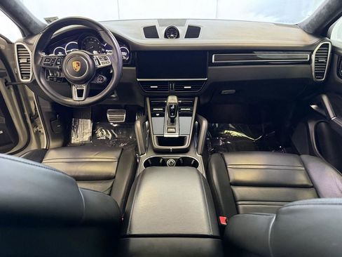 Certified 2022 Porsche Cayenne Turbo AWD/4WD image 17