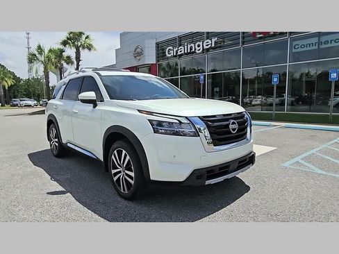 Used 2024 Nissan Pathfinder Platinum FWD image 18