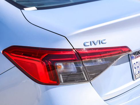 Used 2022 Honda Civic Touring image 9