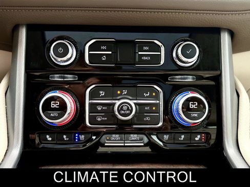 Used 2021 GMC Yukon Denali w/ LPO, Illumination Package AWD/4WD image 30
