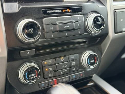 Used 2015 Ford F150 Platinum w/ Equipment Group 701A Luxury image 15