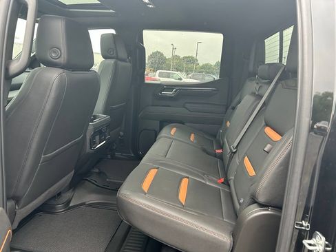 Used 2025 GMC Sierra 1500 AT4 w/ Technology Package AWD/4WD image 14