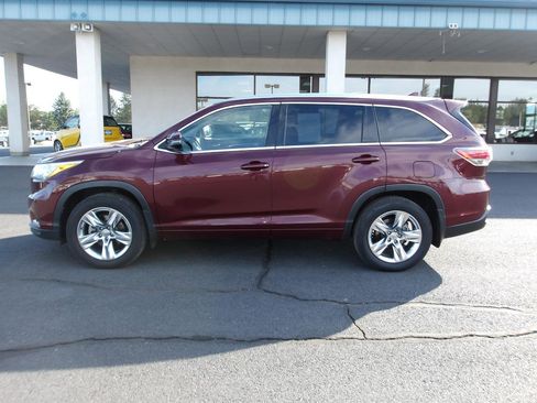 Used 2015 Toyota Highlander Limited w/ Driver Technology Package AWD/4WD image 2