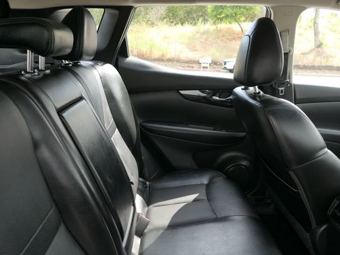 Used 2018 Nissan Rogue Sport SL w/ SL Premium Package FWD image 23