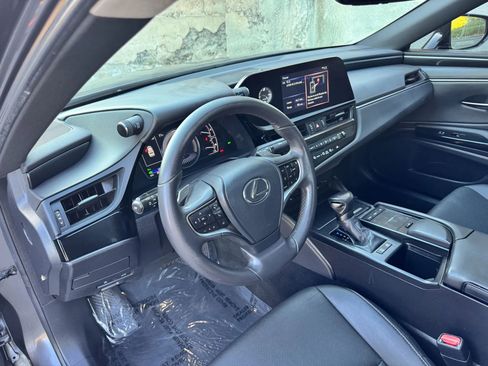 Used 2022 Lexus ES 300h w/ Accessory Package 2 image 16