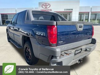 Used 2002 Chevrolet Avalanche 4x4 w/ Off-Road Suspension Pkg video 3