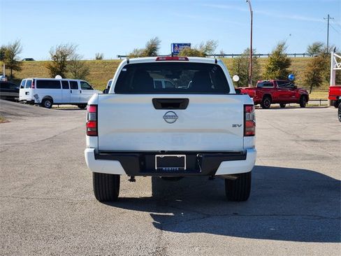 Used 2024 Nissan Frontier SV image 6