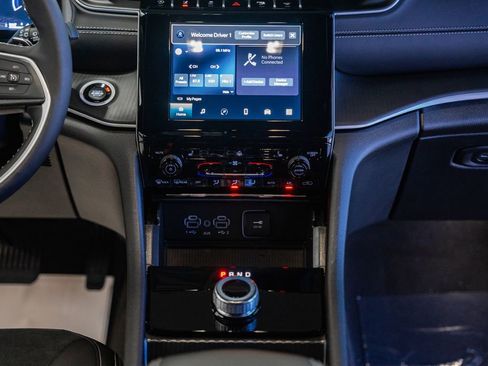 New 2025 Jeep Grand Cherokee Altitude image 20