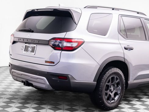 Certified 2025 Honda Pilot TrailSport image 33
